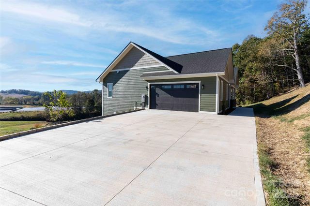 337 Maple Knoll Drive, Hendersonville, NC 28792