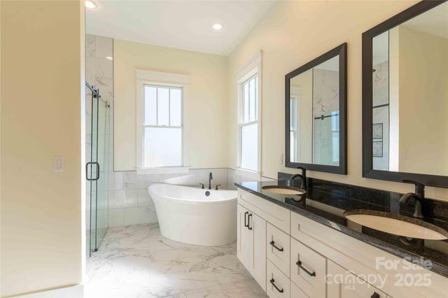 337 Maple Knoll Drive, Hendersonville, NC 28792