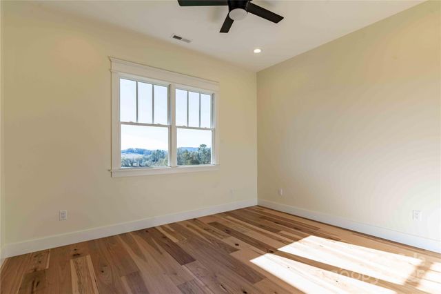 337 Maple Knoll Drive, Hendersonville, NC 28792