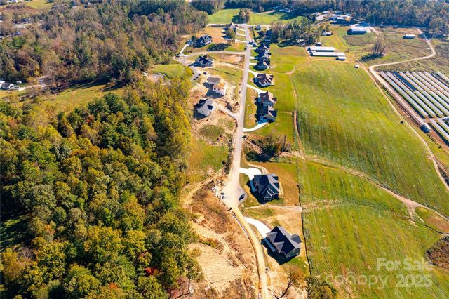 337 Maple Knoll Drive, Hendersonville, NC 28792