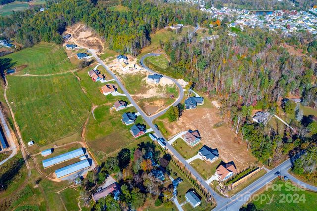 337 Maple Knoll Drive, Hendersonville, NC 28792