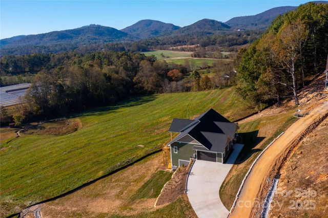 337 Maple Knoll Drive, Hendersonville, NC 28792