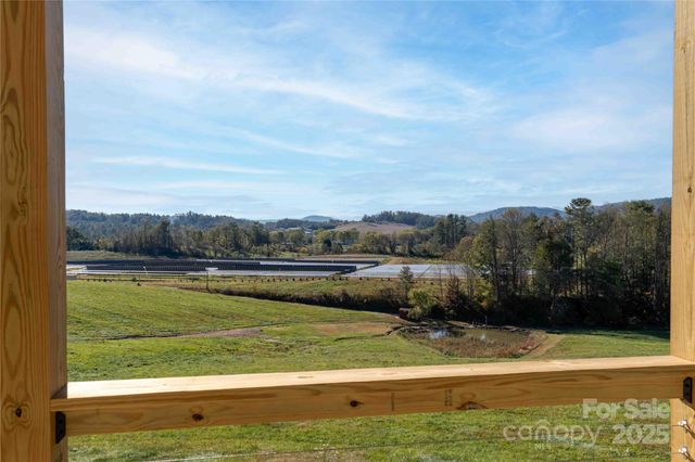 337 Maple Knoll Drive, Hendersonville, NC 28792