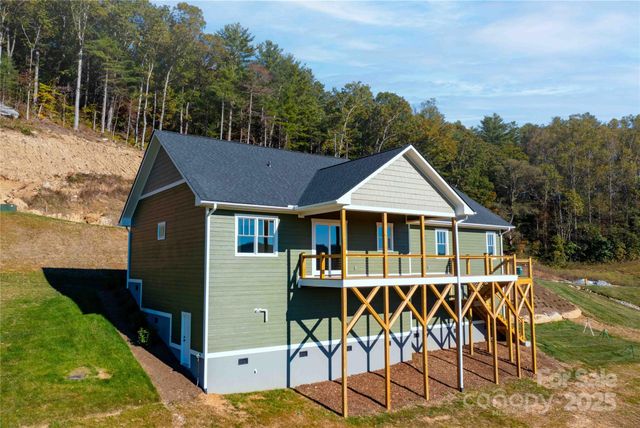 337 Maple Knoll Drive, Hendersonville, NC 28792