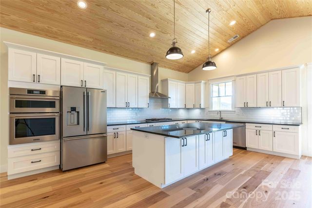 337 Maple Knoll Drive, Hendersonville, NC 28792