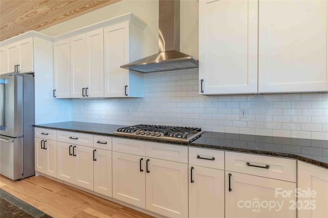 337 Maple Knoll Drive, Hendersonville, NC 28792