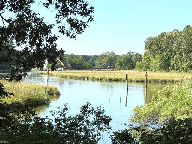 409 Cedar LN, Virginia Beach, VA 23452