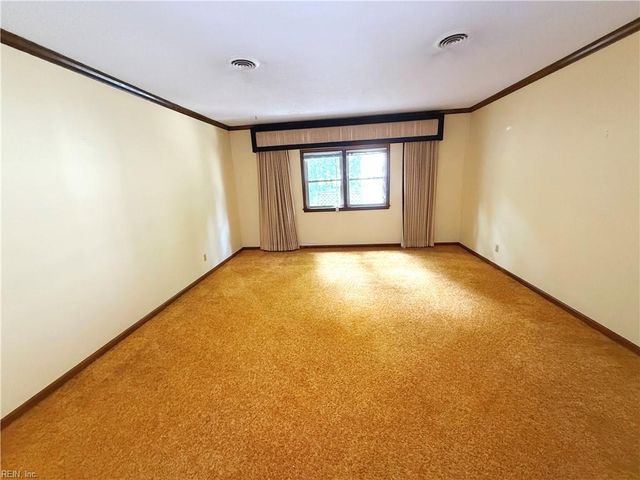 409 Cedar LN, Virginia Beach, VA 23452