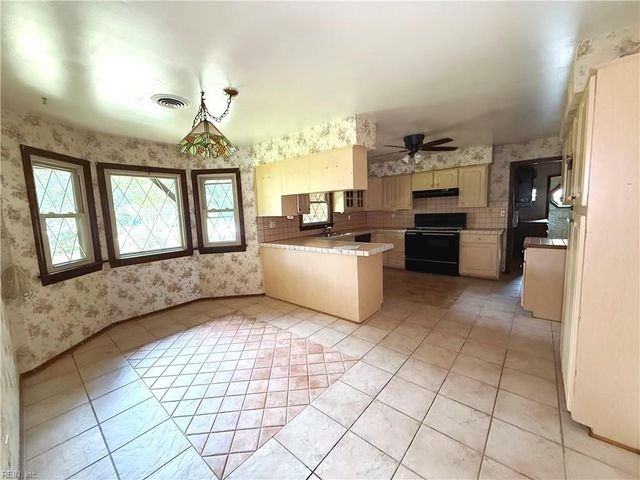 409 Cedar LN, Virginia Beach, VA 23452