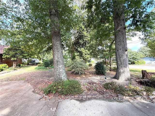 409 Cedar LN, Virginia Beach, VA 23452