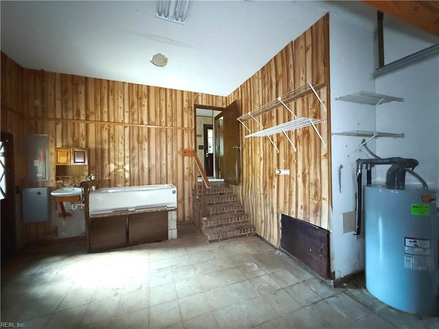 409 Cedar LN, Virginia Beach, VA 23452