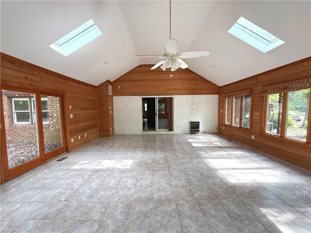 409 Cedar LN, Virginia Beach, VA 23452