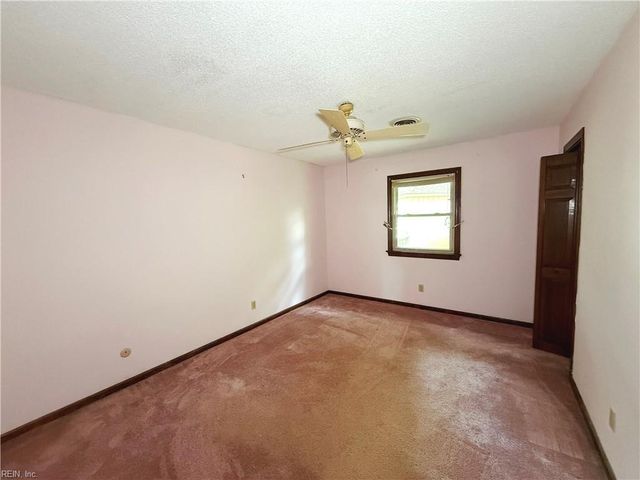 409 Cedar LN, Virginia Beach, VA 23452