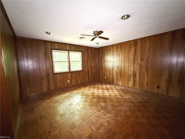 409 Cedar LN, Virginia Beach, VA 23452