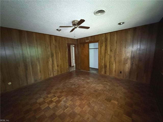 409 Cedar LN, Virginia Beach, VA 23452