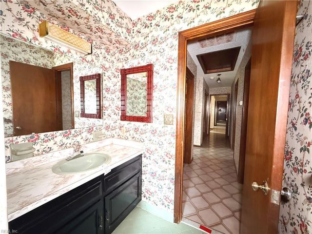 409 Cedar LN, Virginia Beach, VA 23452