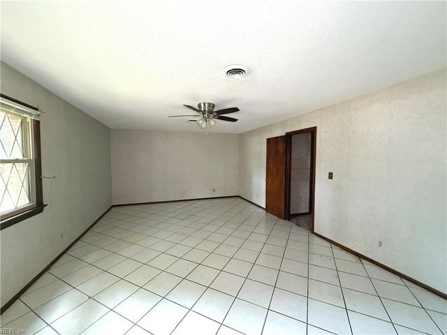 409 Cedar LN, Virginia Beach, VA 23452