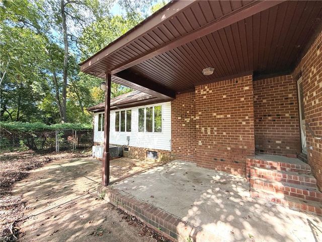 409 Cedar LN, Virginia Beach, VA 23452