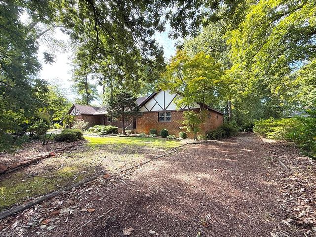 409 Cedar LN, Virginia Beach, VA 23452
