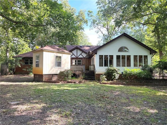 409 Cedar LN, Virginia Beach, VA 23452