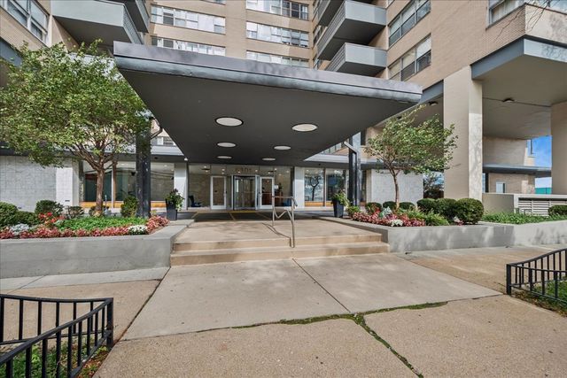 6301 N Sheridan Road 22D, Chicago, IL 60660