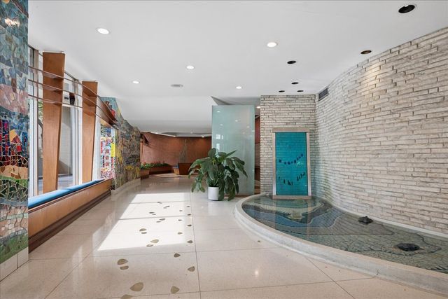 6301 N Sheridan Road 22D, Chicago, IL 60660