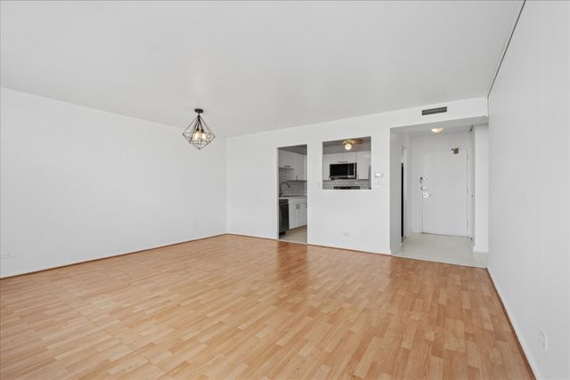 6301 N Sheridan Road 22D, Chicago, IL 60660