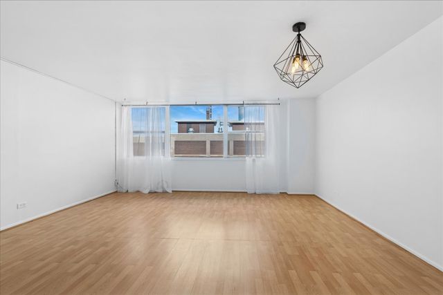 6301 N Sheridan Road 22D, Chicago, IL 60660