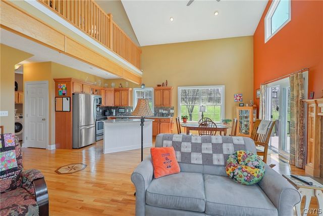 4350 Oak Orchard Road, Clay, NY 13041
