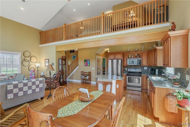 4350 Oak Orchard Road, Clay, NY 13041