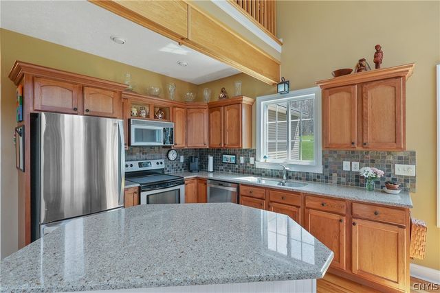 4350 Oak Orchard Road, Clay, NY 13041