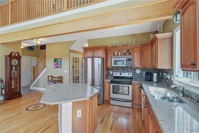 4350 Oak Orchard Road, Clay, NY 13041