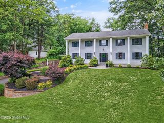 13 Tulip Tree Lane, Colonie, NY 12309