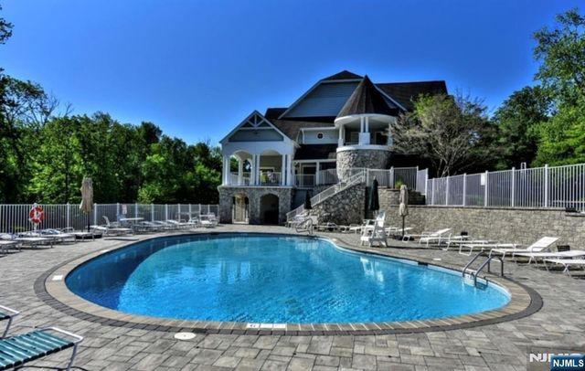 511 Chatfield Drive, Pequannock Township, NJ 07444