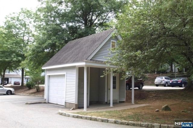 511 Chatfield Drive, Pequannock Township, NJ 07444