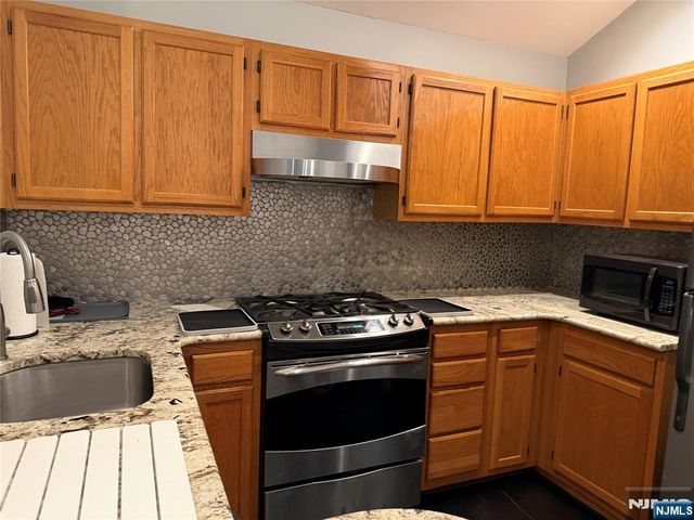 511 Chatfield Drive, Pequannock Township, NJ 07444