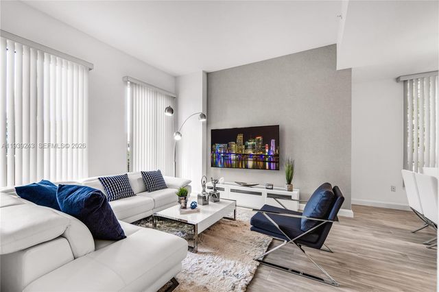 785 Crandon Blvd 106, Key Biscayne, FL 33149