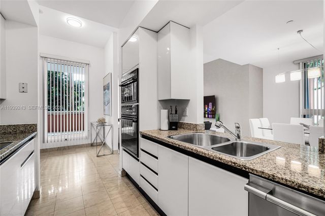 785 Crandon Blvd 106, Key Biscayne, FL 33149