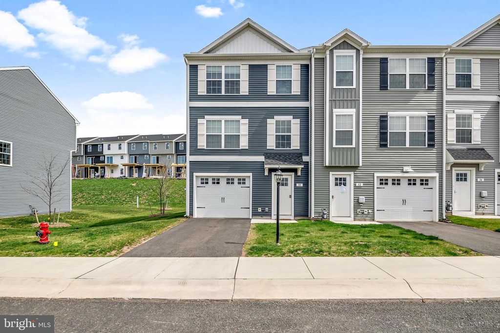 2935 ASHWOOD LN, Harrisburg, PA 17110