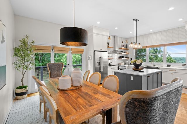2245 Ravens Den Rd, Sewanee, TN 37375
