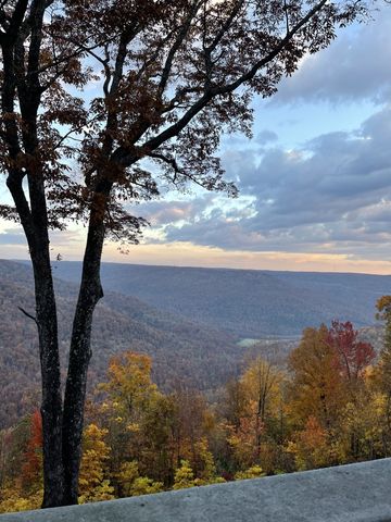 2245 Ravens Den Rd, Sewanee, TN 37375