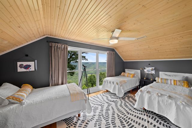 2245 Ravens Den Rd, Sewanee, TN 37375