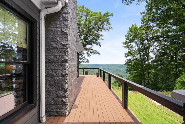 2245 Ravens Den Rd, Sewanee, TN 37375