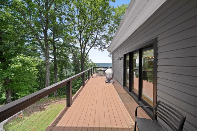 2245 Ravens Den Rd, Sewanee, TN 37375