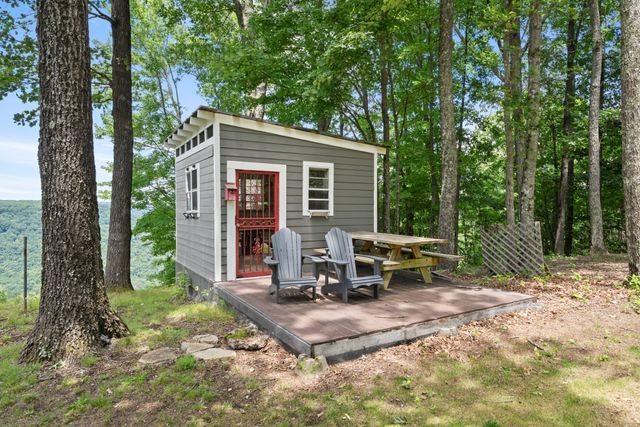 2245 Ravens Den Rd, Sewanee, TN 37375