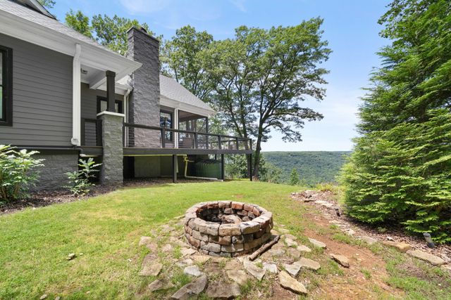 2245 Ravens Den Rd, Sewanee, TN 37375