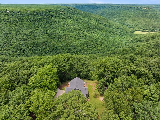 2245 Ravens Den Rd, Sewanee, TN 37375