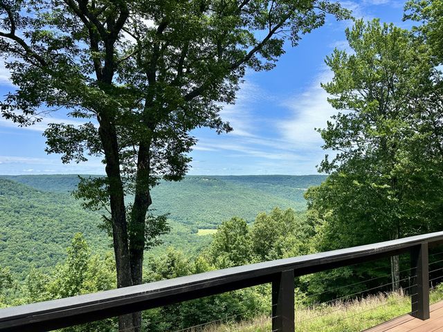 2245 Ravens Den Rd, Sewanee, TN 37375
