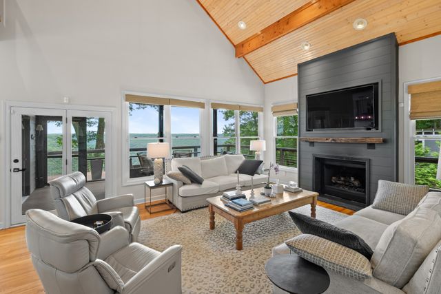 2245 Ravens Den Rd, Sewanee, TN 37375