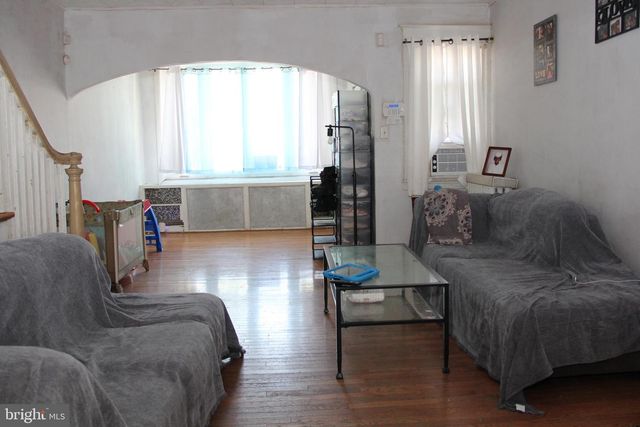 5439 OAKLAND ST, Philadelphia, PA 19124